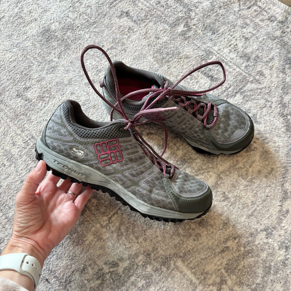 Columbia Trail Shoes in Gray and Pink • Size 8